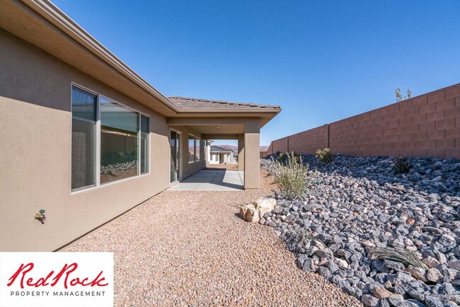 Building Photo - Come Live in the Desirable Sage Canyon Nei...