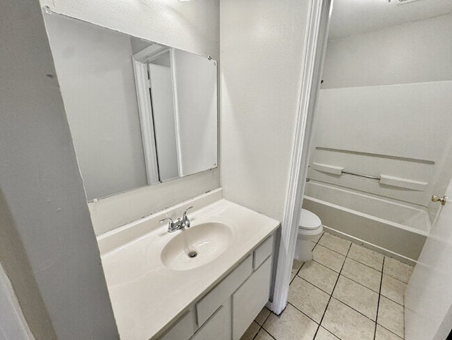 Building Photo - 3600 Pembrook Dr