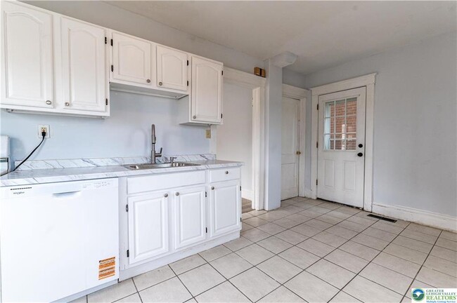 Building Photo - 2001 Ferry St