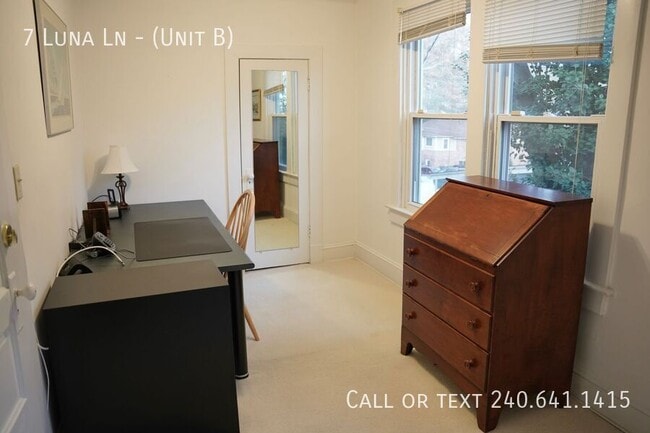 Building Photo - 7 Luna Ln