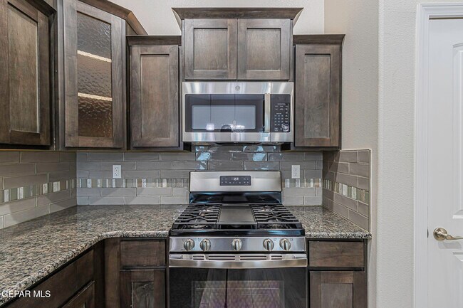 Building Photo - 14641 Ciambriello Ave