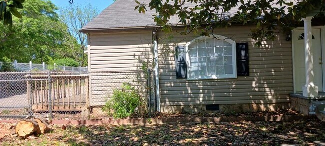 Building Photo - 25 E Belvue Rd