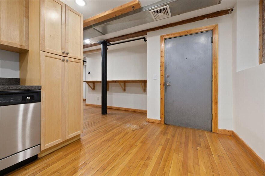 Building Photo - 325 Lafayette St