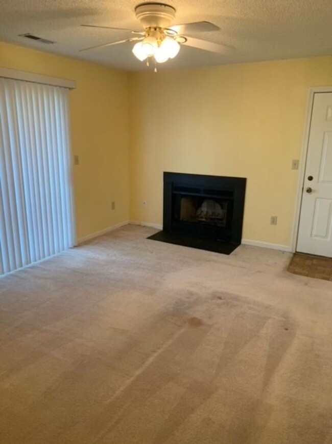 Building Photo - 1 Bedroom/1 Bath condo on 3rd Floor in Myr...