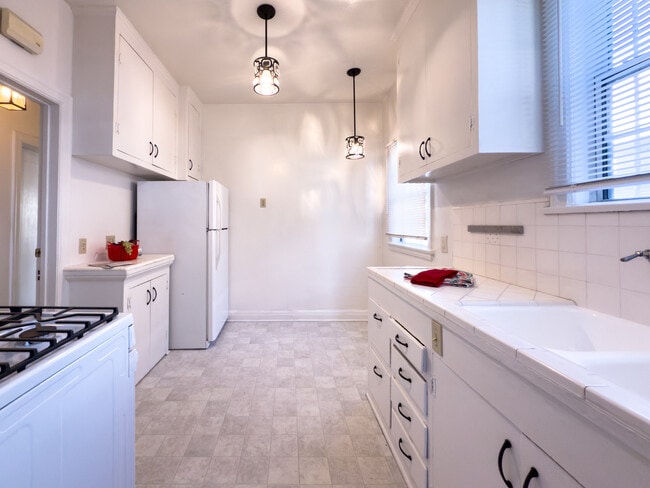 Building Photo - 649 N Irving Blvd