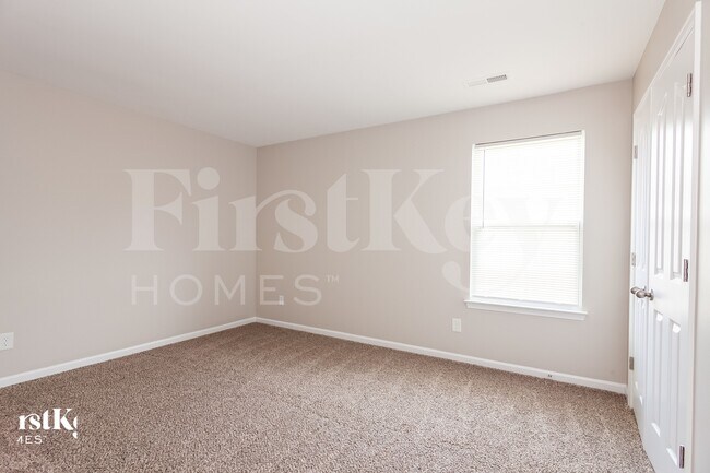Building Photo - 1737 Larne Cir