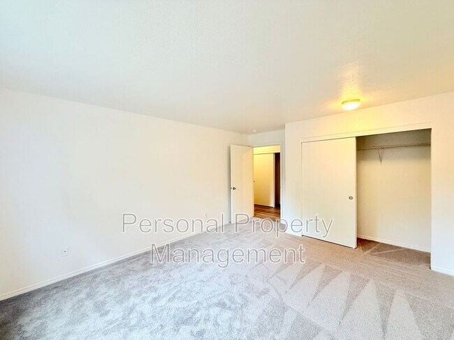 Building Photo - 3412 NE 66th Ave