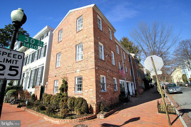 Building Photo - 1400 30th St NW