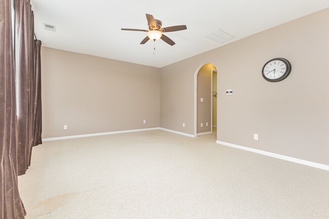 Building Photo - MOVE-IN READY!