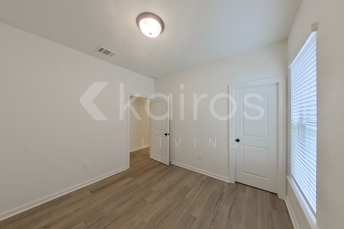 Building Photo - 105 Salvat Dr