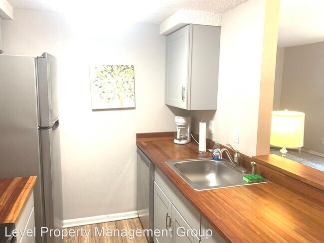 Building Photo - 1 br, 1 bath House - 106 Golf Terrace