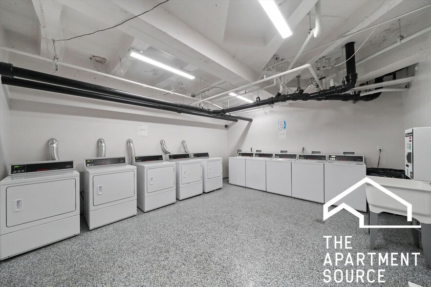 Building Photo - 2774 N Milwaukee Ave