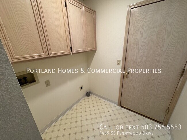 Building Photo - 4469 SE Pennywood Dr