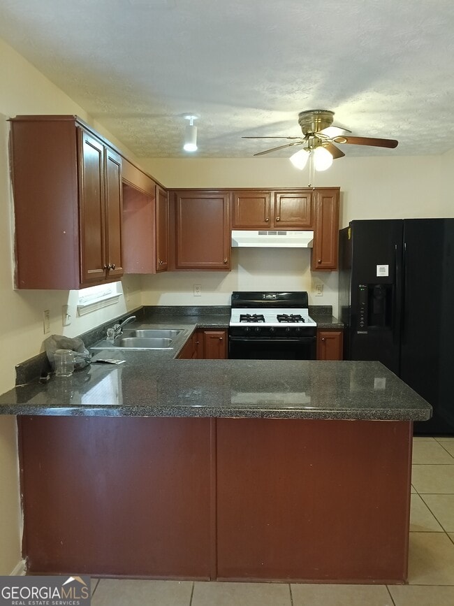 Building Photo - 3049 Fields Dr