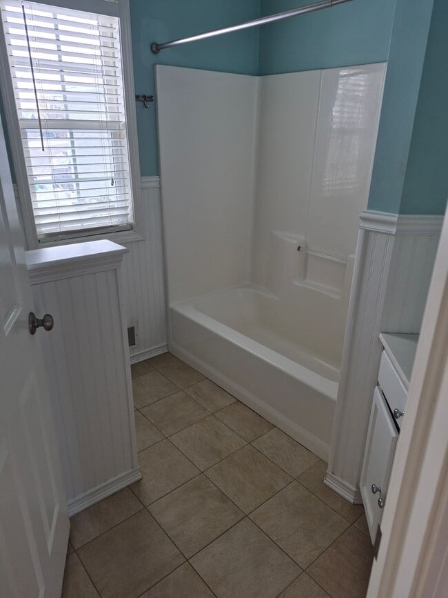 Building Photo - 79 Rogue River View Dr NE