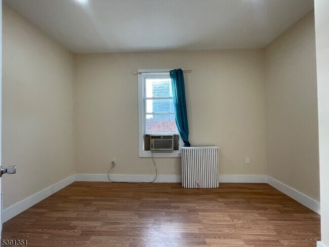 Building Photo - 85 Clifton Ave