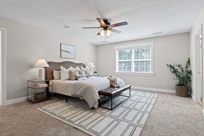 Building Photo - Beautiful 4 bedroom 2.5 bath home with lawncare, internet and security system included in rent