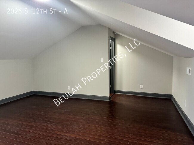 Building Photo - Walkable Soulard 2bd/2ba Townhouse