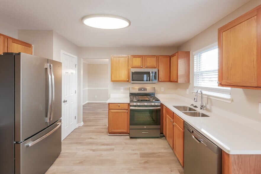 Building Photo - 177 Edison Dr
