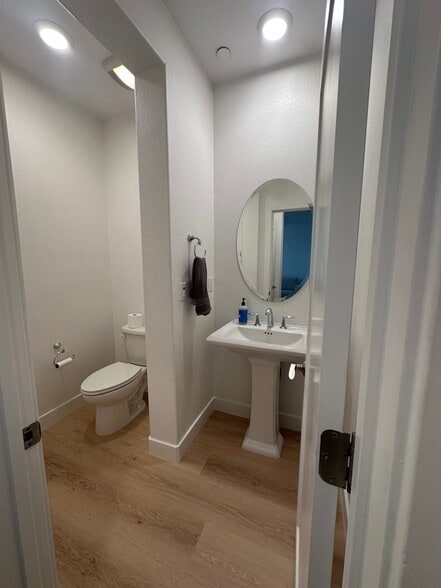 Building Photo - 1087 Bigleaf Pl