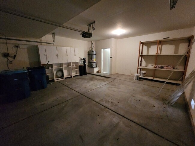 Building Photo - Stunning Five Bedroom home in Shadow Hills.