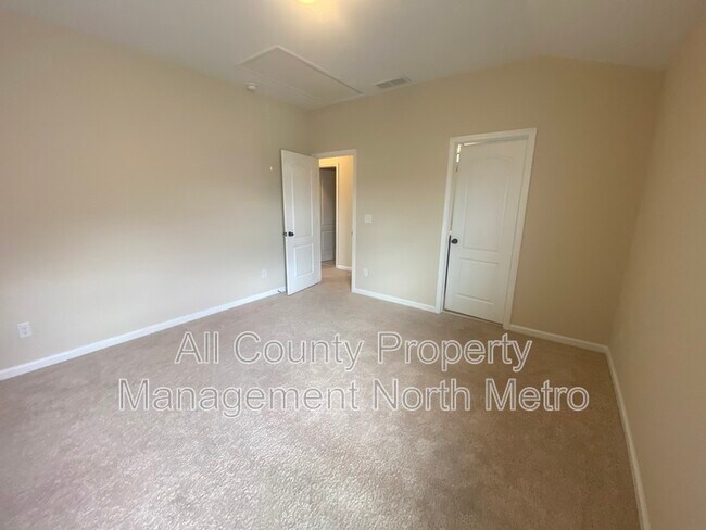 Building Photo - 4445 Orchard Lake Dr