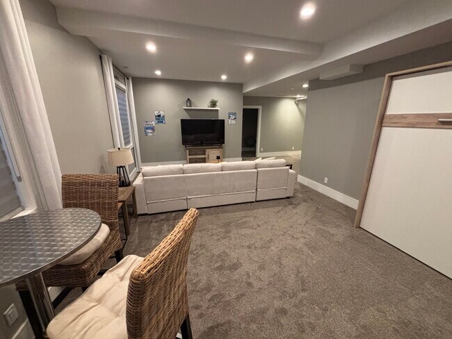 Building Photo - 532 W Heritage Way