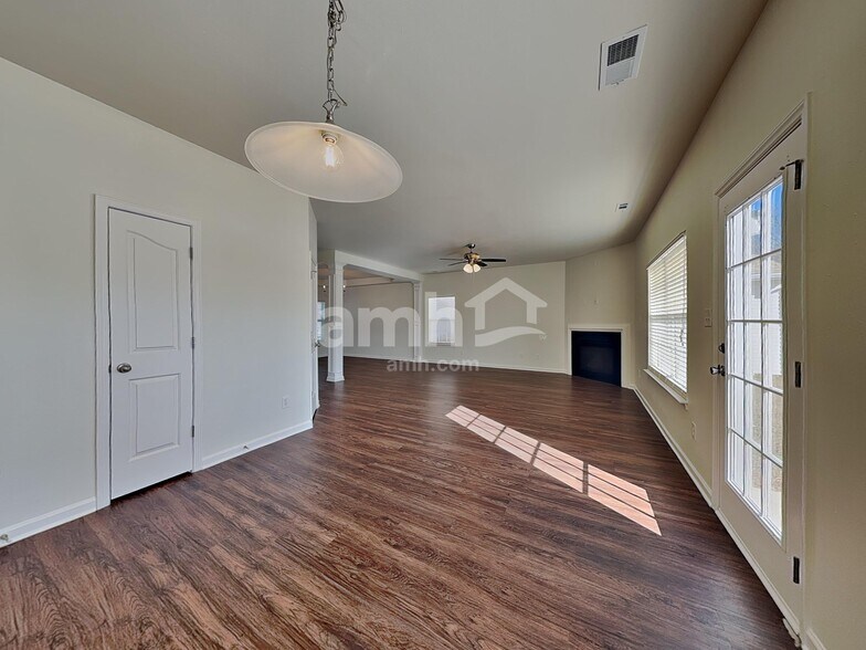 Building Photo - 2524 Ingleside Dr