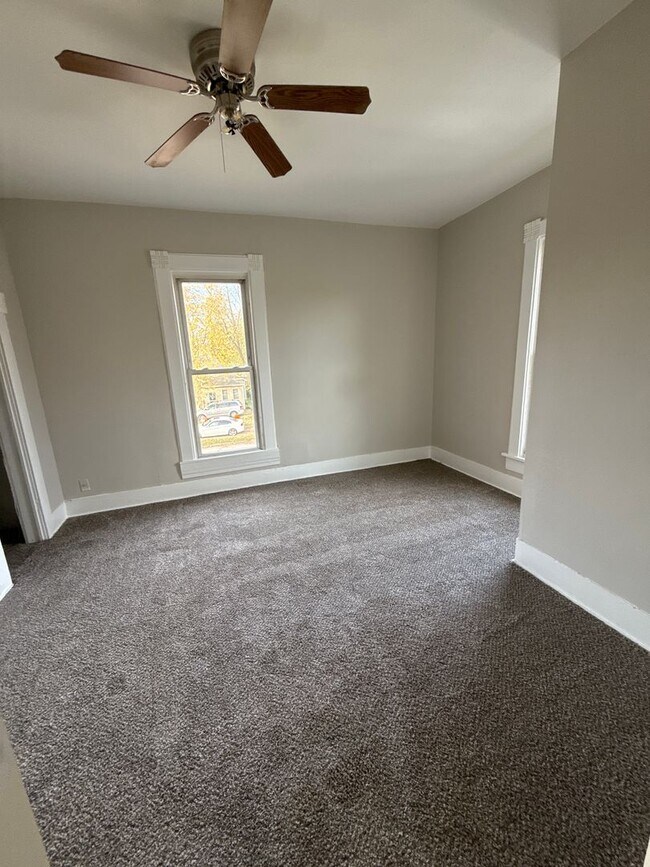 Building Photo - 3 bedroom/2 bath house