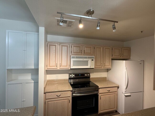Building Photo - 11375 E Sahuaro Dr