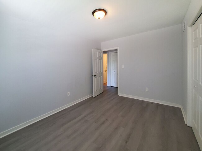 Building Photo - COMING SOON: Fantastic 3/1 Bungalow Near Langford Park - Housing Vouchers Accepted