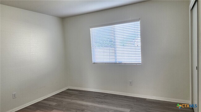 Building Photo - 223 Avrshire Ln