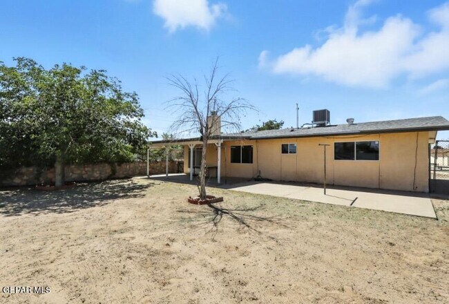 Building Photo - 2900 Roy Pace Dr