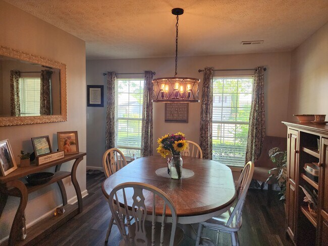 Building Photo - 1146 Deercreek Dr