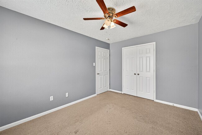 Building Photo - 4806 Sunshine Dr