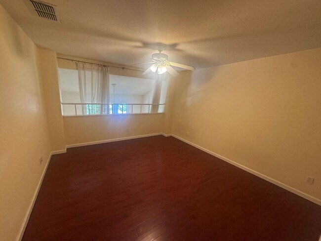 Building Photo - Davis - Centrally Located Home