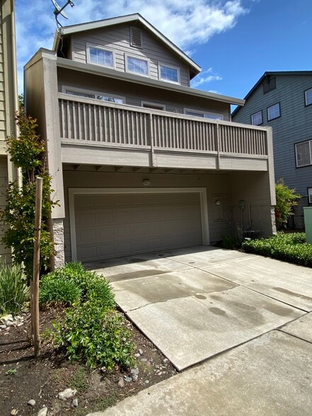 Building Photo - 1240 Kondos Ave