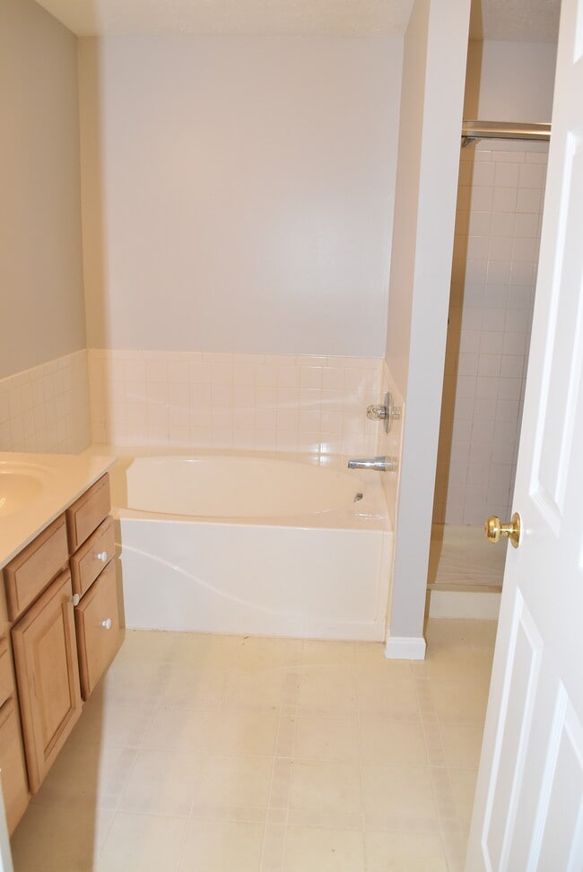 Building Photo - 5612 Baywatch Way