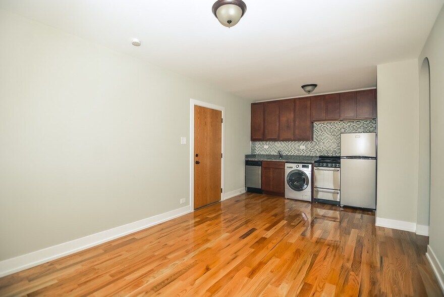 Building Photo - 555 W Arlington