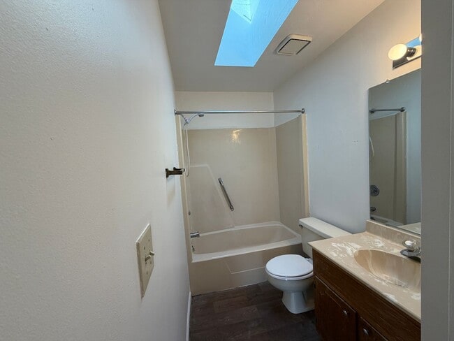 Building Photo - North Roanoke County Duplex!