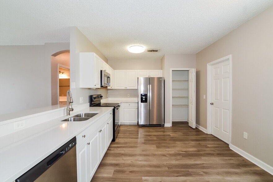 Building Photo - 627 Cotulla Dr