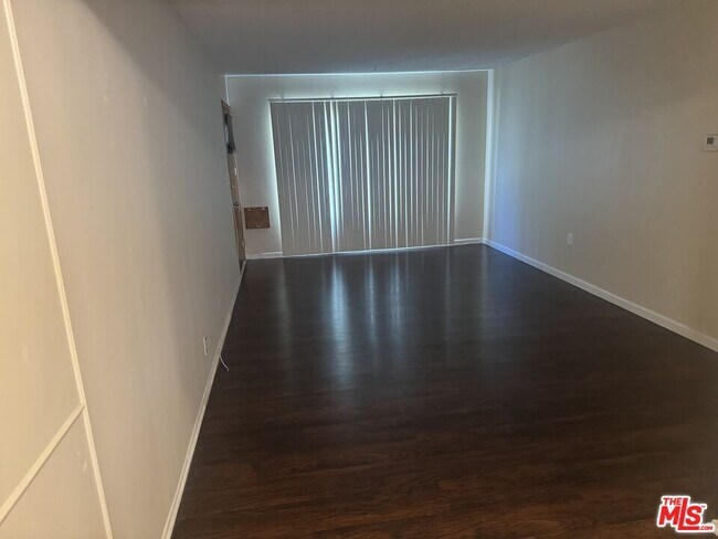Building Photo - 10432 Crenshaw Blvd