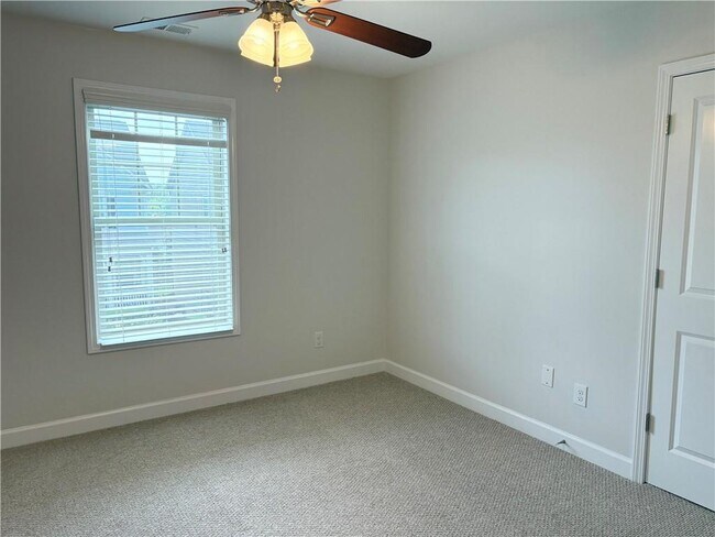 Building Photo - 204 Providence Ln