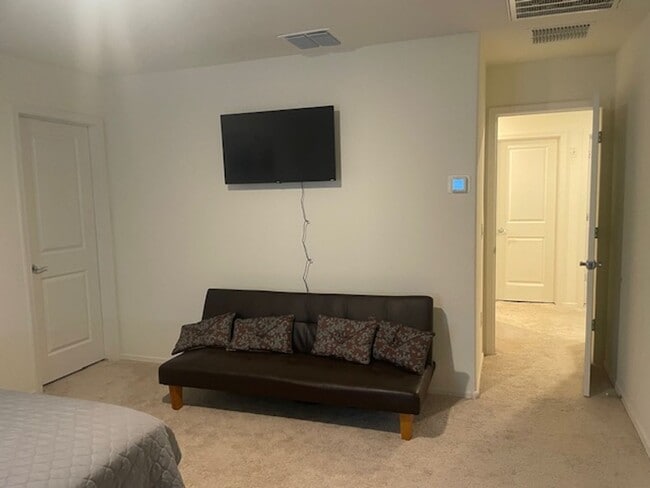 Building Photo - Spacious New four bedroom home