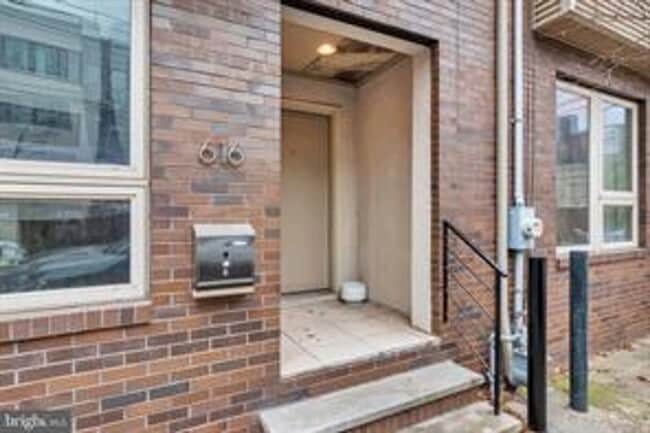 Building Photo - Beautiful Northern Liberties Townhome