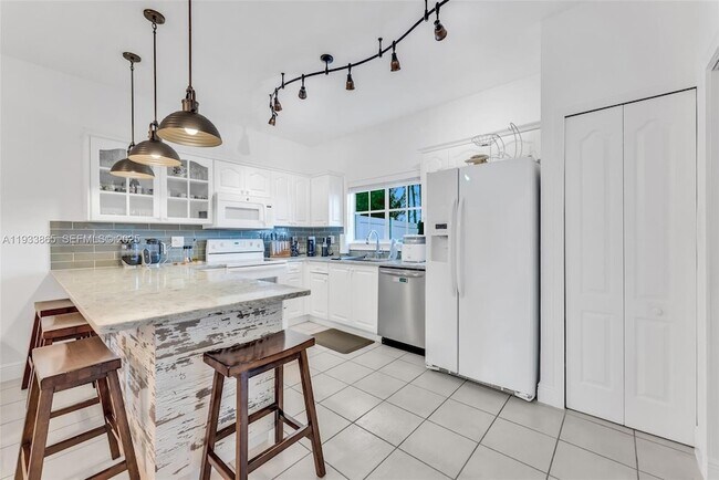 Building Photo - 12925 SW 49th Ct