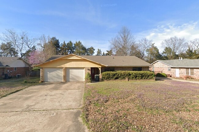Primary Photo - 4 bedrooms and 2 bath home, mature neighbo...
