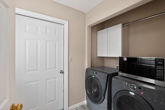 Building Photo - Spacious 4BR House in Columbia