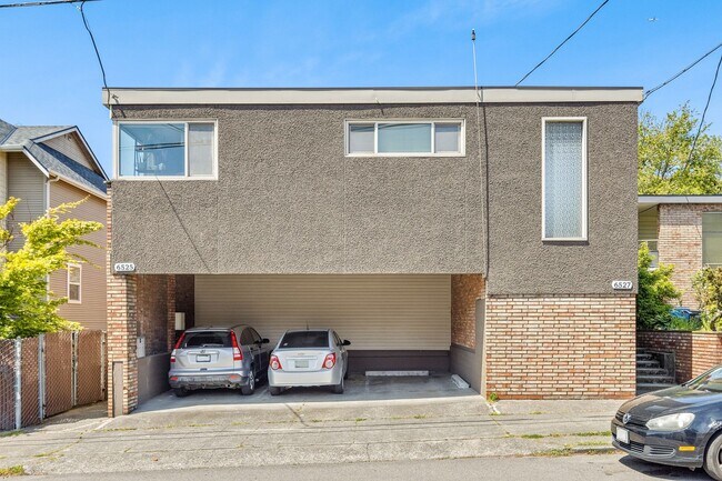 Building Photo - NEW, HIGH-END RENOVATED  1 bed / 1 bath at the Lydia in Ballard! In-Unit Laundry! 2 WEEKS FREE