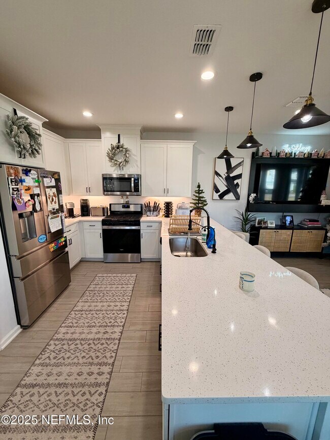 Building Photo - 293 Pine Bluff Dr